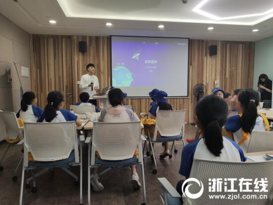 與未來(lái)同行 科技“小先鋒”走進(jìn)杭州云棲小鎮(zhèn)